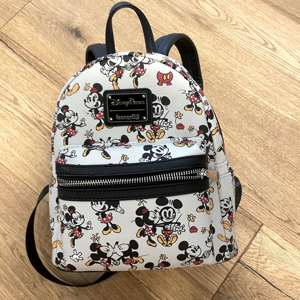 NOT USED!!!!! white and black minnie and mickey mouse loungefly